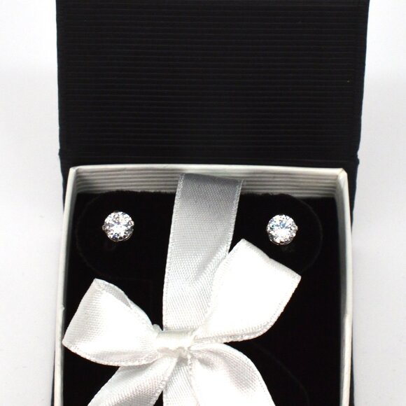 14K White Gold Cubic Zirconia Stud Earrings NWOT - Picture 1 of 5